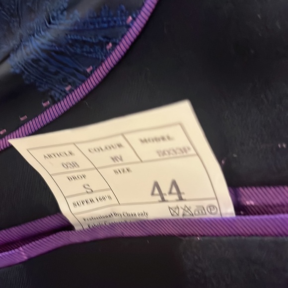 The brand is Portfolio it’s super 160’s and is a 44 size - Picture 4 of 4